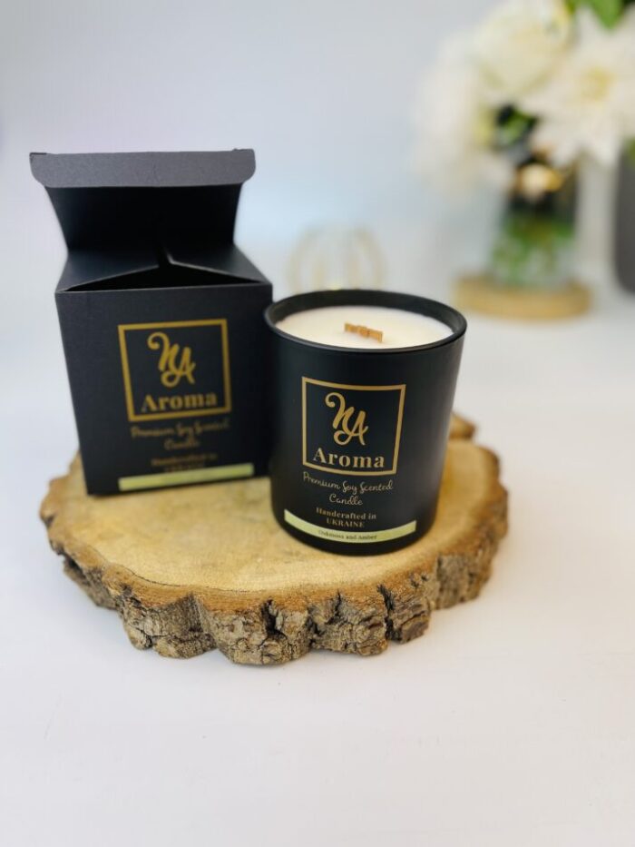 Oakmoss and Amber soy candle